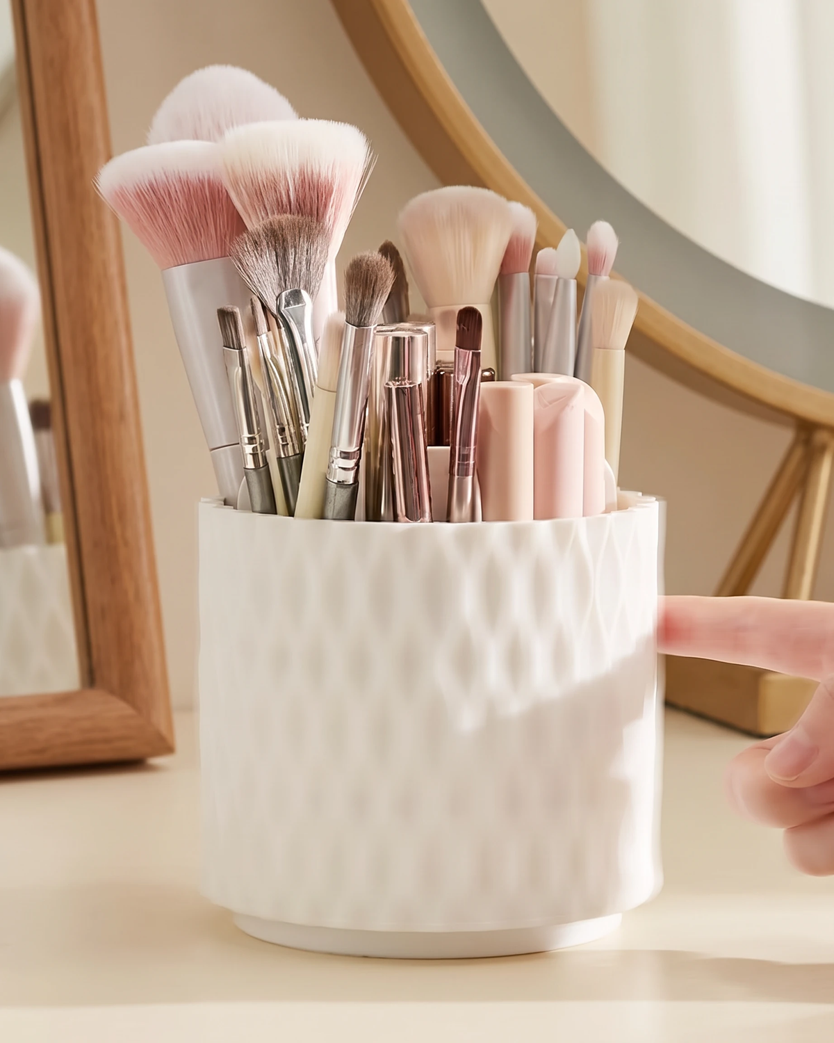 Pivura Dustproof Brush Holder